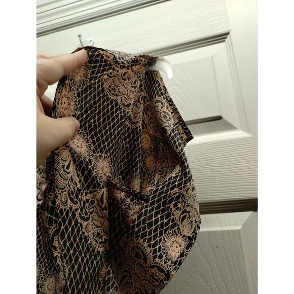 Banana Republic Women's Size Medium Pink & Black Abstract Split Cap Sleeve Top - Picture 5 of 8